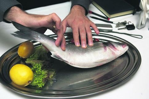 Горячий салат с рыбой