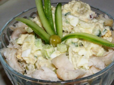 Салат из отварной рыбы