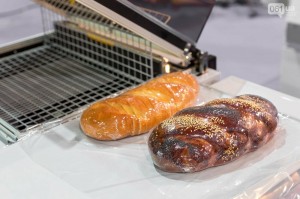 Как продукты питания упаковывают в термопленку